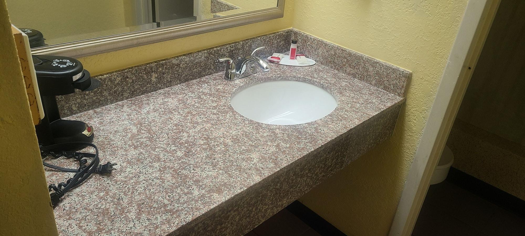 Travelodge By Wyndham Airport Platte *