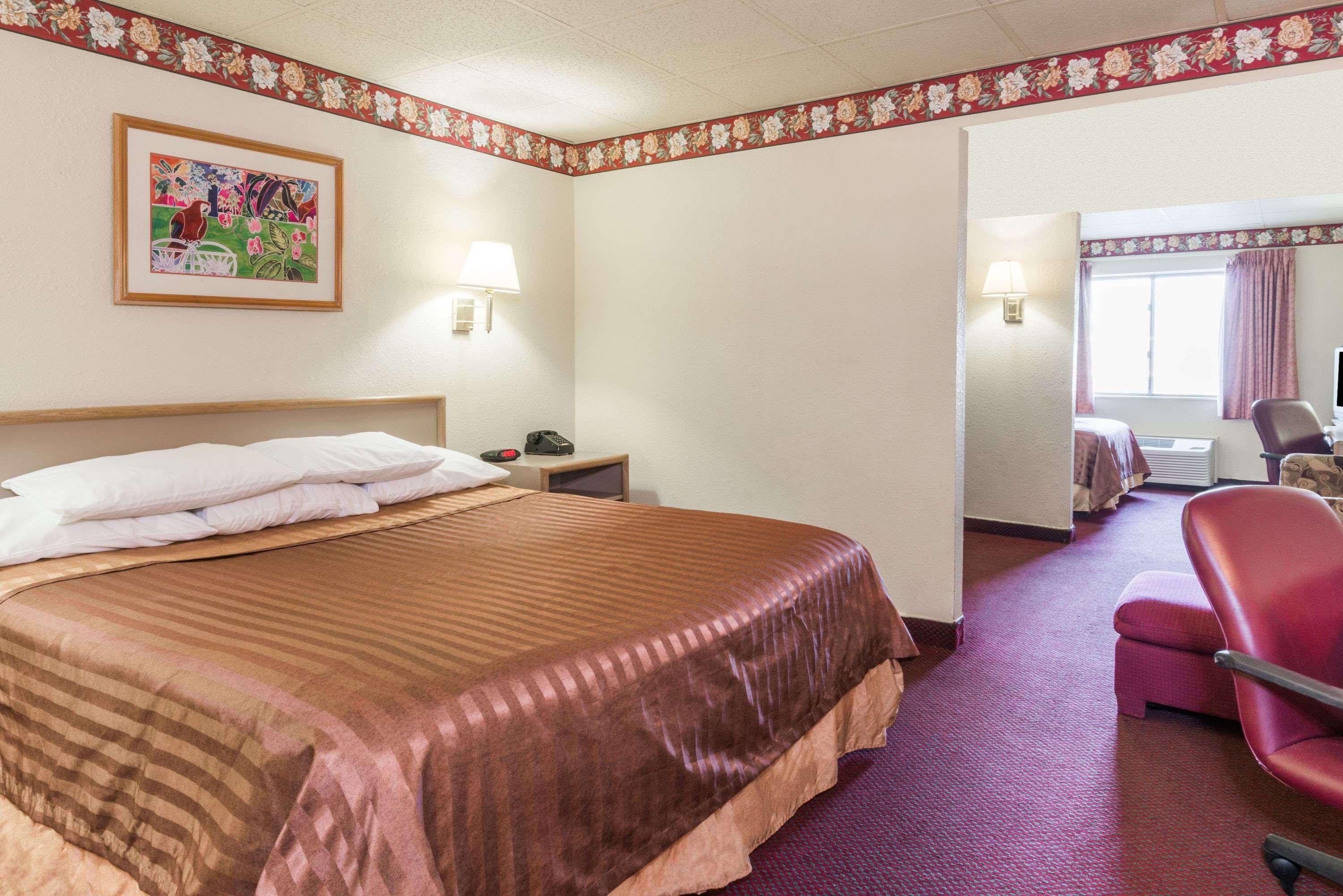 Travelodge By Wyndham Airport Platte *