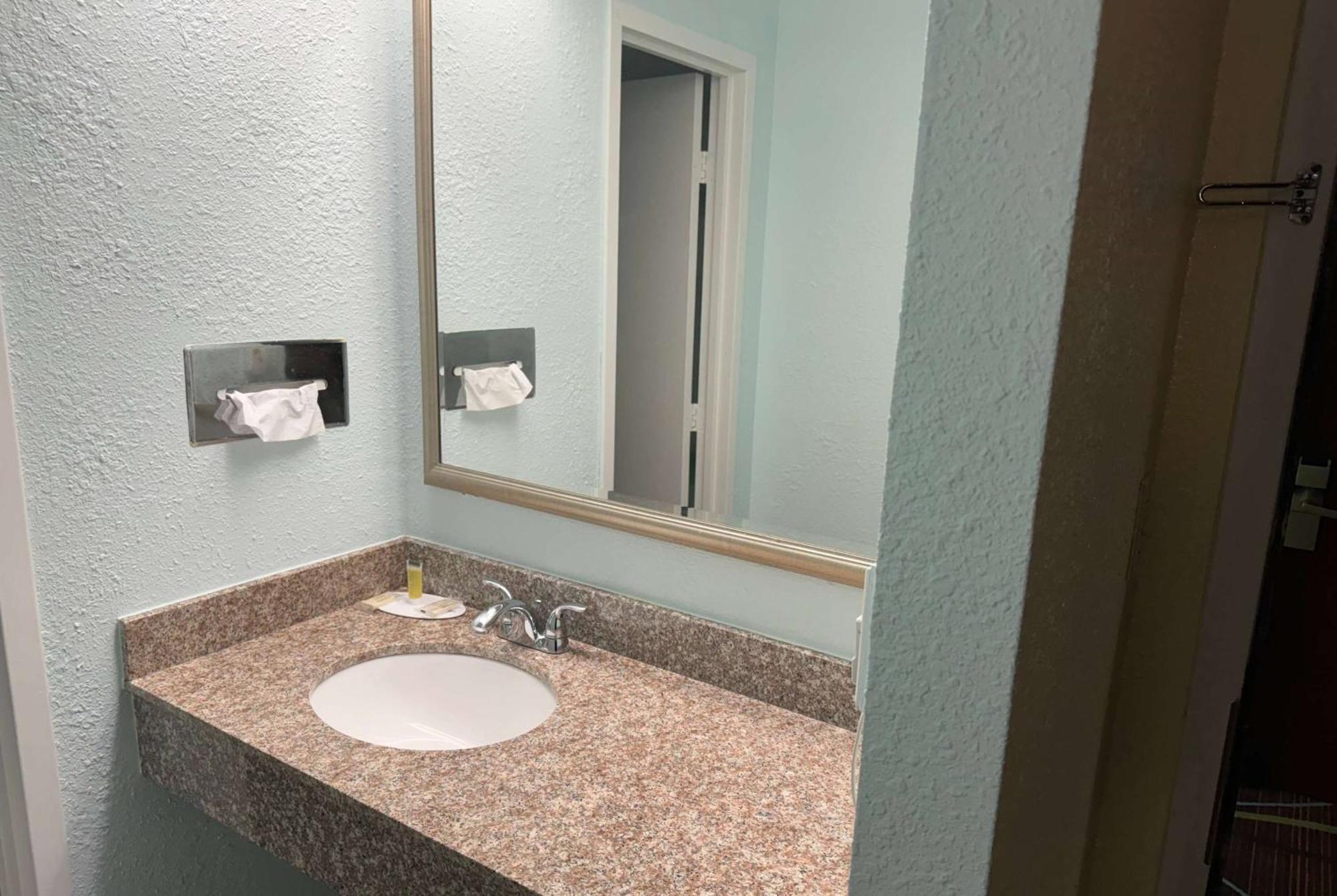 Travelodge By Wyndham Airport Platte Hotel *