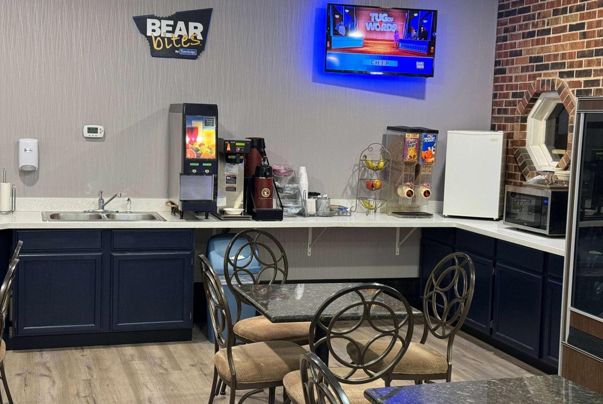 Travelodge By Wyndham Airport Platte Hotel