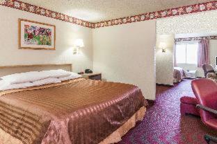 Travelodge By Wyndham Airport Platte