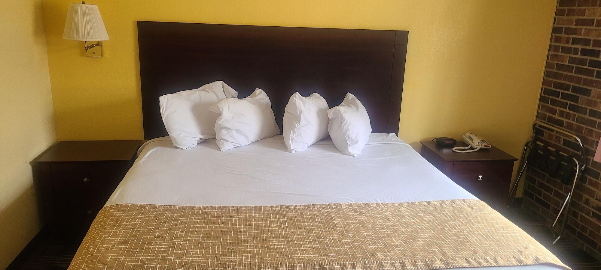 Travelodge By Wyndham Airport Platte Hotel