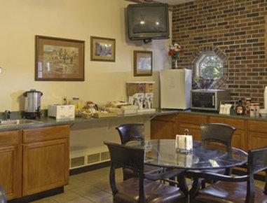Travelodge By Wyndham Airport Platte