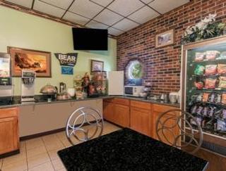 Travelodge By Wyndham Airport Platte * Platte City